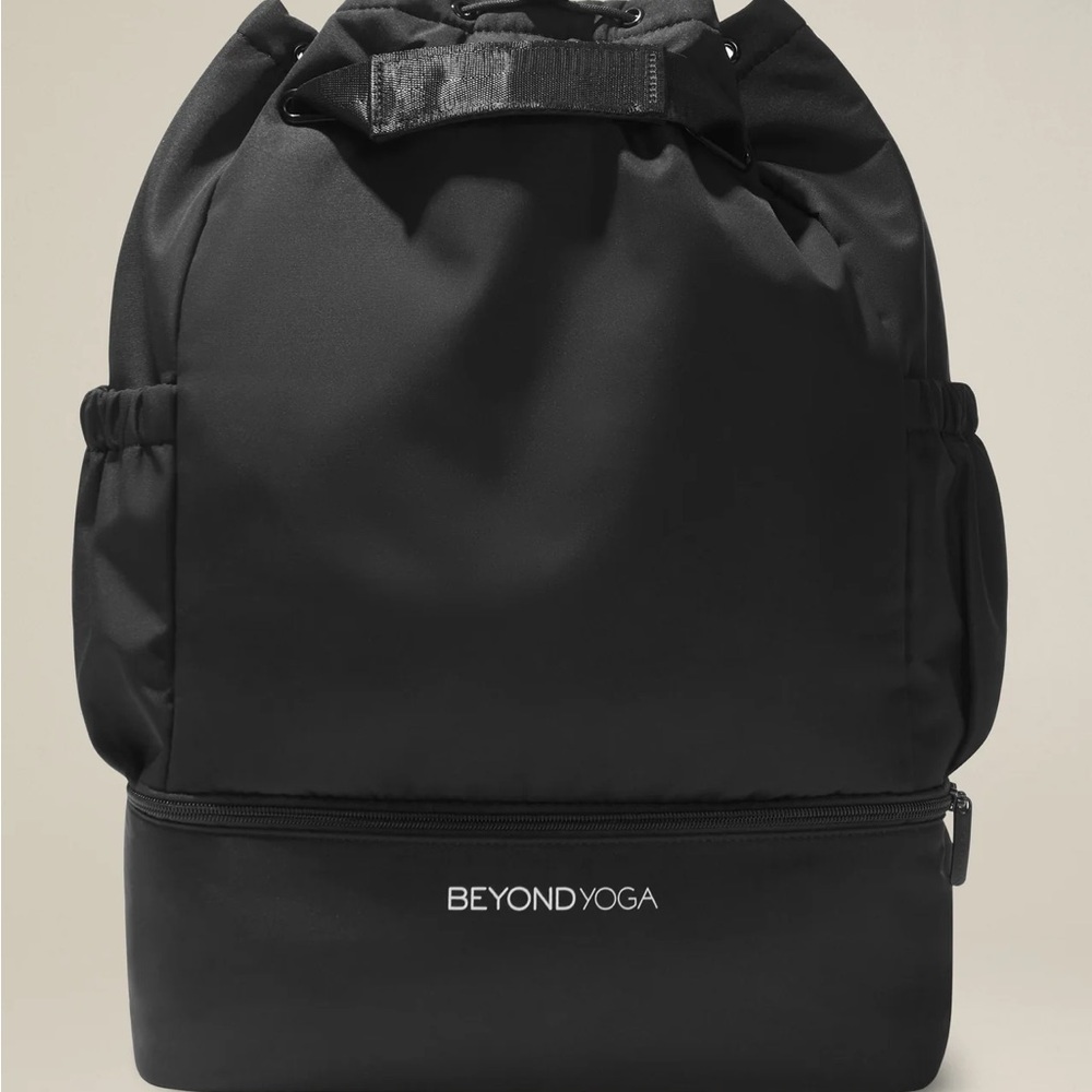 18.9 X 16.14 X 2.76 inches 100%polyester